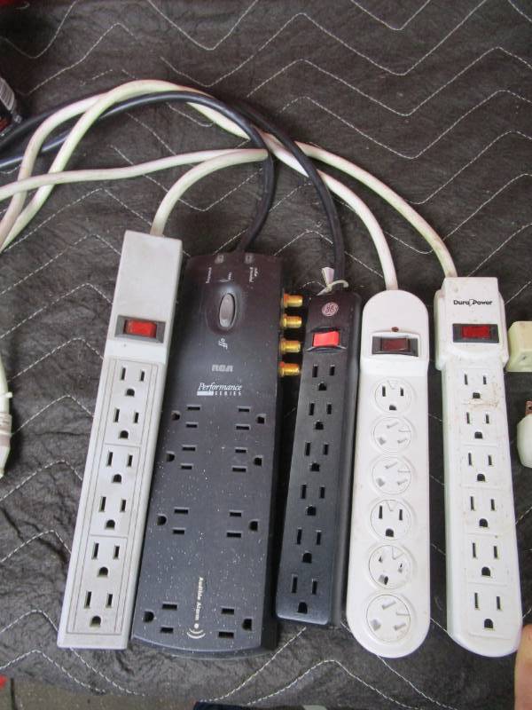 lot 106250 image: Lot of Power Strips