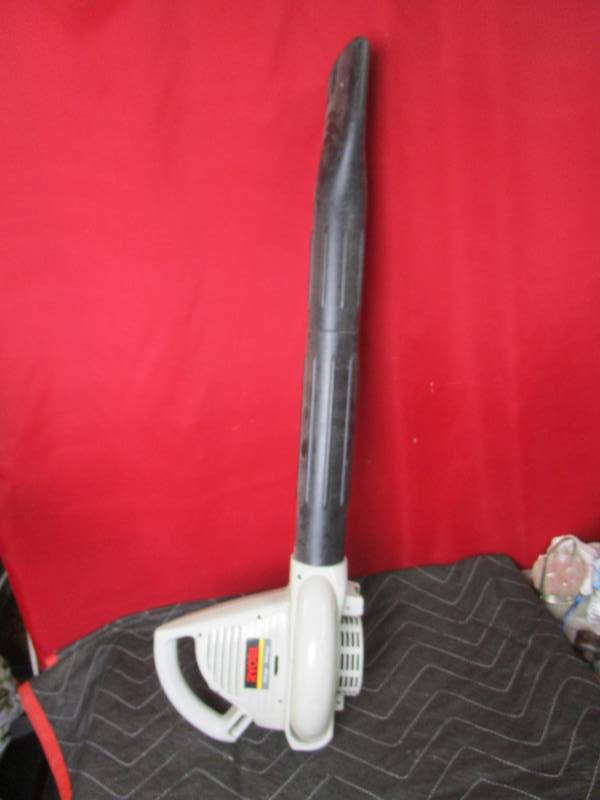 lot 10622 image: RYOBi LEAF BLOWER