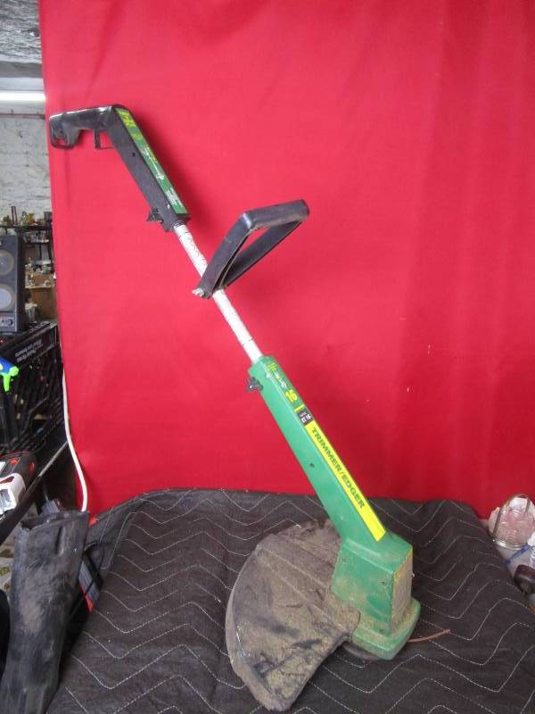 lot 10620 image: Corded Trimmer Edger Weed Eater