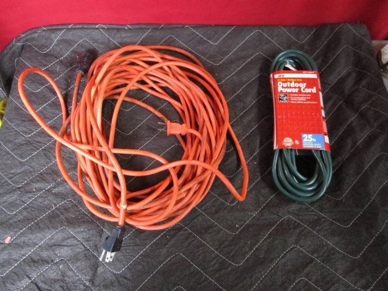 lot 10657 image: Lot of Extension Cords (totes not included)