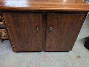lot 101 image: Vintage Wooden Console Table with Shelves
