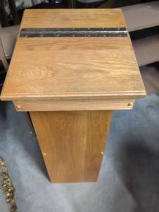 lot 110 image: Vintage Oak Book Stand or Lectern