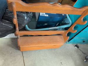 lot 118 image: Vintage Wooden Gun Rack Display