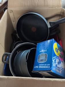 lot 119 image: Non-Stick Cookware Set with Blue Box