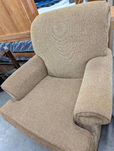 lot 144 image: Ethan Allen Upholstered Wing Chair