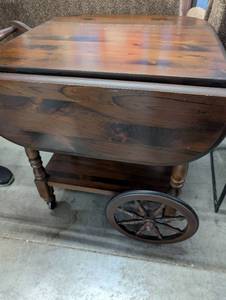 lot 153 image: Vintage Ethan Allen Wooden Tea Cart with Wagon Wheels