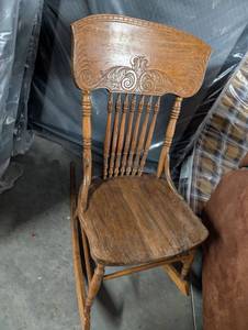 lot 175 image: Antique Pressed Back Oak Dining Chair