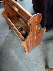 lot 176 image: Handcrafted Cedar Wood Magazine Rack