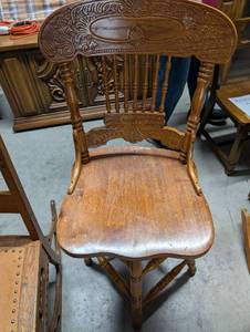 lot 181 image: Antique Victorian Pressed Back Dining Chair