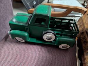 lot 192 image: Vintage Green Metal Toy Truck