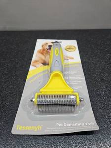 lot 5113 image: Tessenyn Professional Pet Dematting Tool
