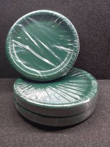 lot 31251 image: Trendware Hunter Green Durable Paper Plates, 72 Count