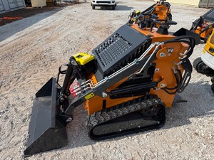 lot 1195 image: Unused Arteer 2025 QB-480 Skid Steer Loader  Rato 740 engine with 826lbs of lifting force and 44 inch bucket