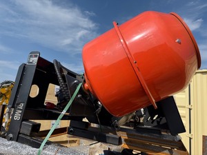 lot 1032 image: IRLMB Concrete Mixing Bucket For Mini SkidSteer
