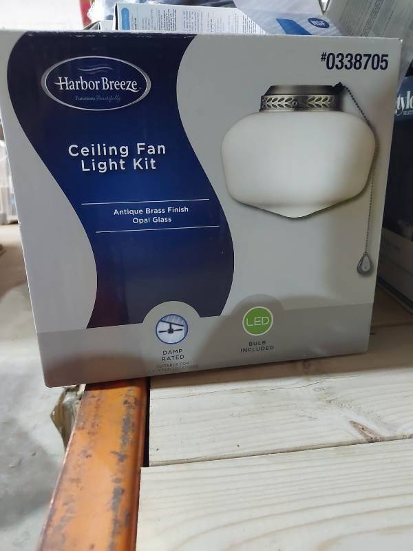 lot 20059 image: Harbor Breeze Ceiling Fan Light Kit
