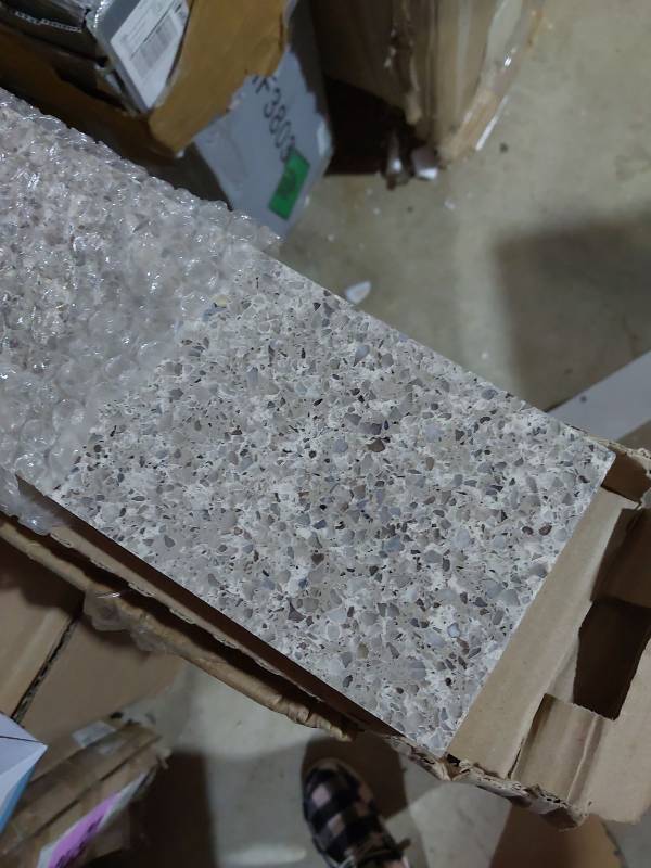 lot 20067 image: Bestview Castle Rock Quartz Side Splash