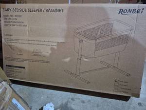 lot 20186 image: Ronbei Baby Bedside SleeperBassinet BC102C - Retail $179