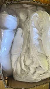 lot 9061 image: AmazonBasics Pinch Pleat White Twin Set&nbsp