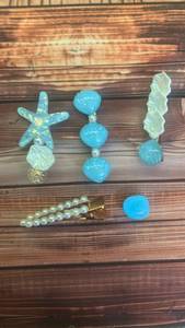 lot 10385 image: 4pk Teal Ocean Theme Hair Clips