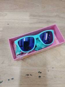 lot 2415 image: Pink Flamingo Sunglasses
