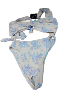 lot 2441 image: White blue flower pattern bikini large - Retail $0