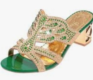 lot 12363 image: Elegant Green and Gold Glitter Sandals Size 38 - Retail $45
