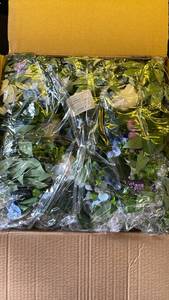 lot 15983 image: Mixed Flower and Butterfly Wreath&nbsp