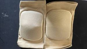 lot 18176 image: Beige Knee Pads Size Large - Retail $12