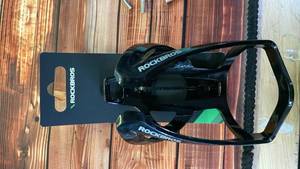 lot 18189 image: ROCKBROS Bicycle Water Bottle Cage with mounting hardware  - Retail $12