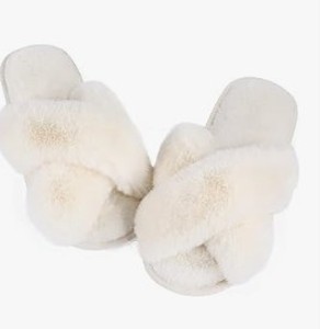 lot 20412 image: Plush Fur Indoor Slippers Size 36-37 - Retail $15
