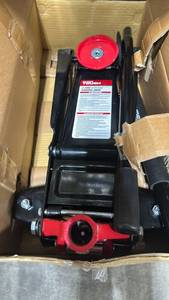 lot 60739 image: Hyper Tough 3-Ton Hydraulic Floor Jack