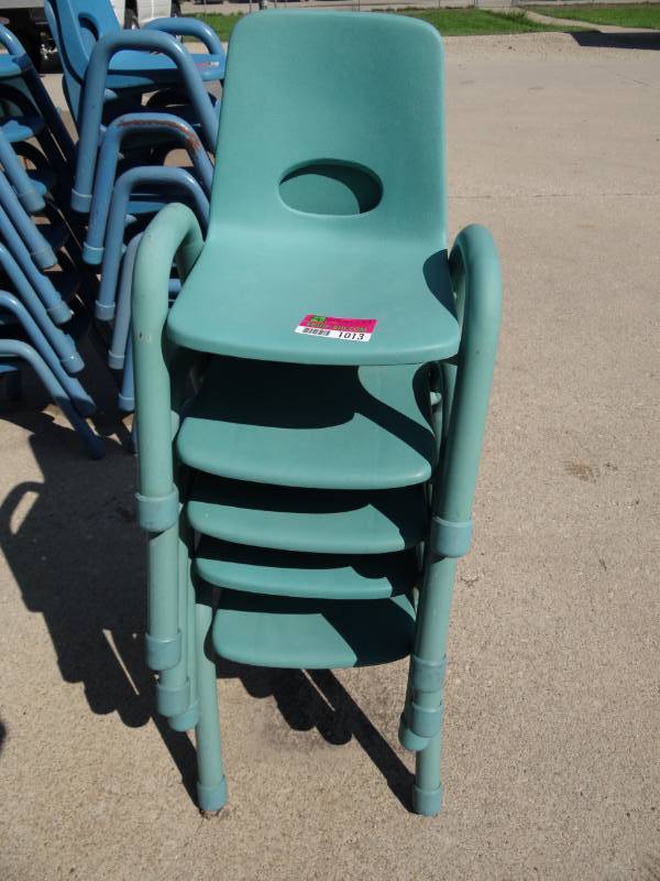 lot 1013 image: (5) Green Arch Leg Plastic Seat Kids Chairs
