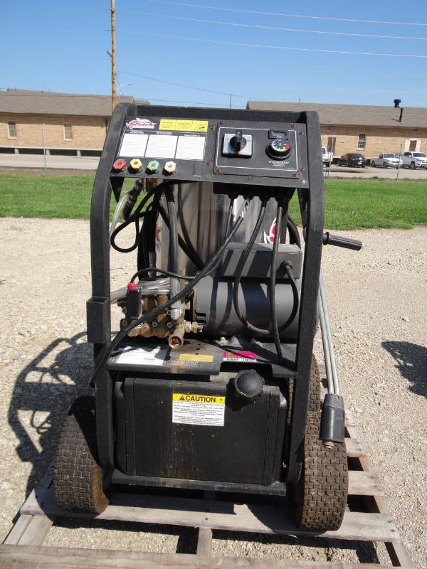 lot 1033 image: Shark Hot Power Washer