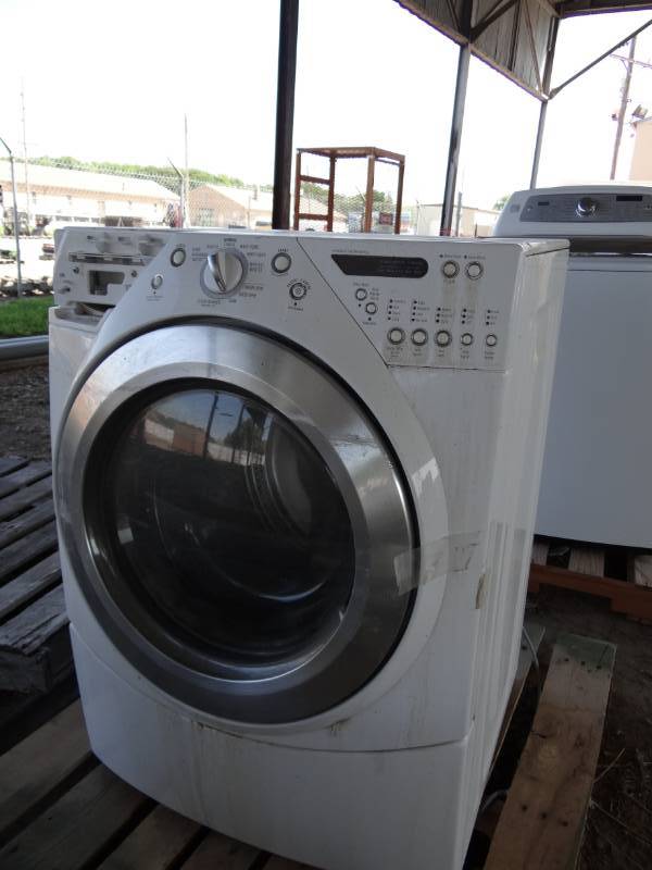 lot 1065 image: Whirlpool Front Load Clothes Washer