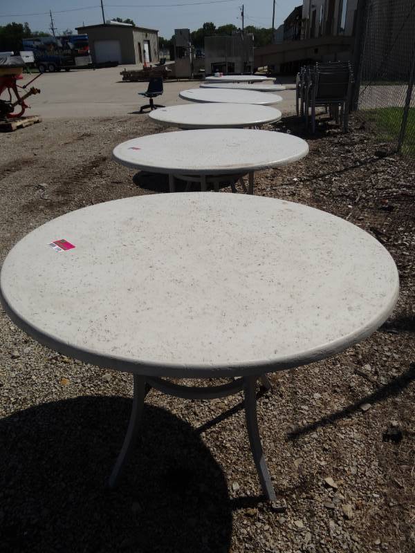 lot 1051 image: 42Inch Diameter Plastic Textured Pool Table With Metal Frame Legs