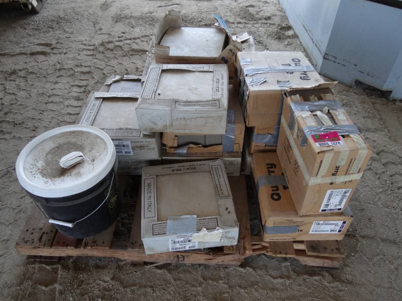 lot 1078 image: Pallet Of 12x12 And 6x6 Ceramic Tile
