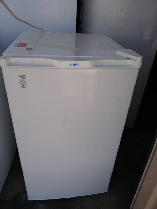 lot 1087 image: Haier Large Size Dorm Fridge