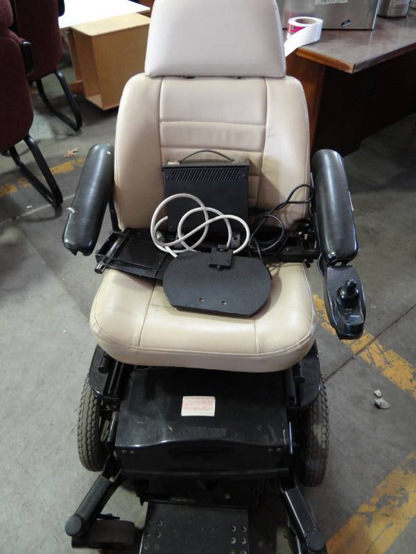 lot 1103 image: Invacare Pronto R2 Limited Mobility Chair
