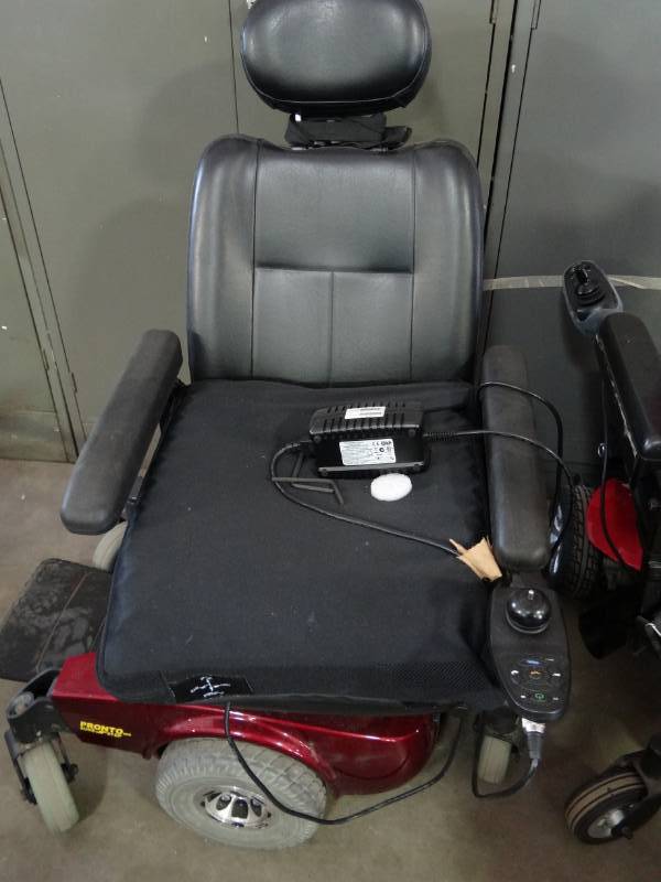 lot 1105 image: Invacare Pronto Sure Step Limited Mobility Chair