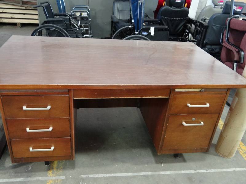 lot 1109 image: Retro Wooden Desk