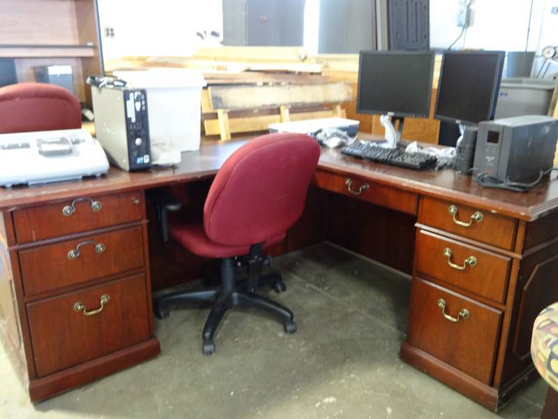 lot 1112 image: Large Office Desk And Supply Set