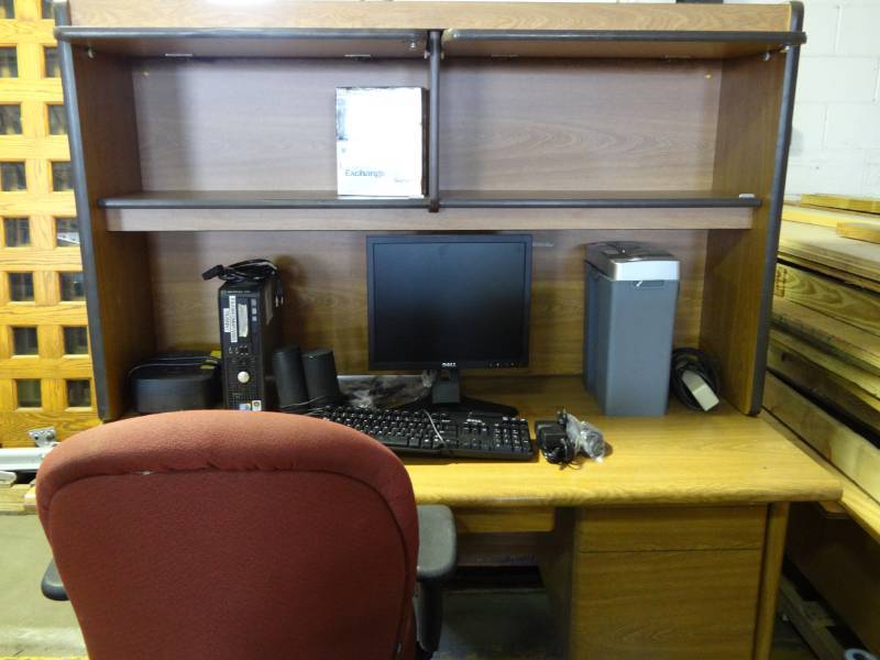 lot 1113 image: Office Desk And Supply Set