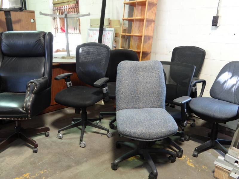 lot 1116 image: (7) Rolling Office Chairs