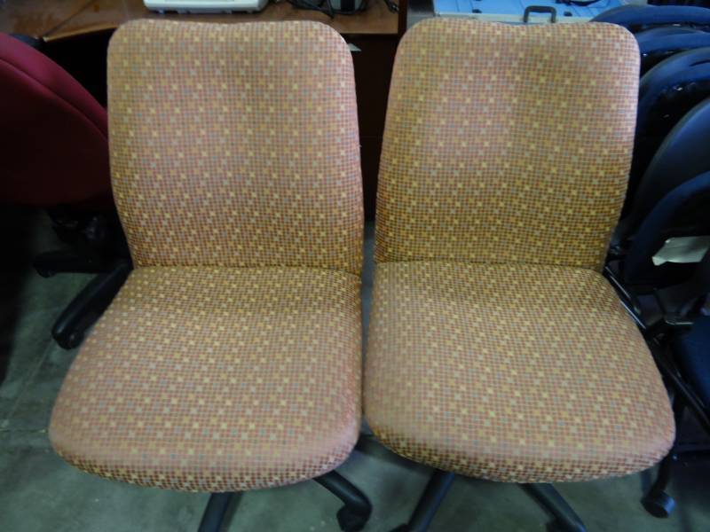 lot 1131 image: (2) Matching Rolling Office Chairs