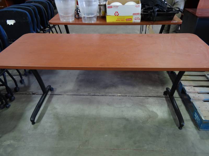 lot 1136 image: Portable Buffet Table
