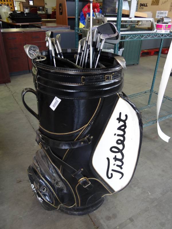 lot 1150 image: Titleist Golf Bag And Clubs