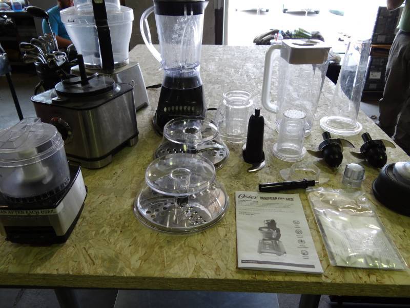 lot 1149 image: Lot Of Blenders And Food Processors