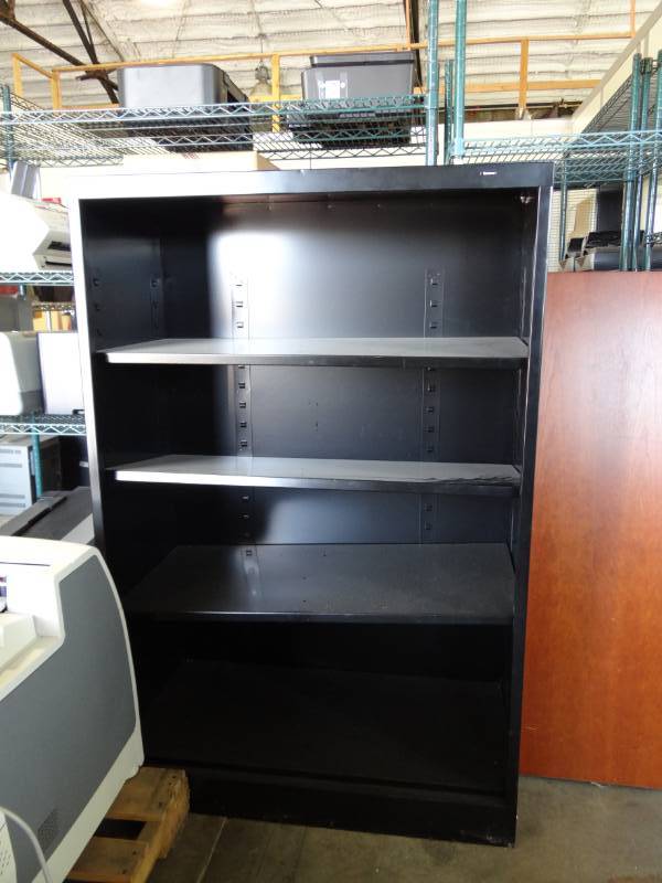 lot 1195 image: Tensco Black Metal 4 Tier Book Shelf