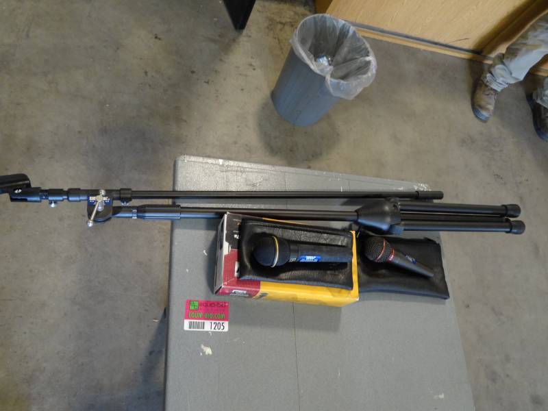 lot 1205 image: Peavy Brand Mic Stand, (1) EV Mic (1) Auto Technica Mic