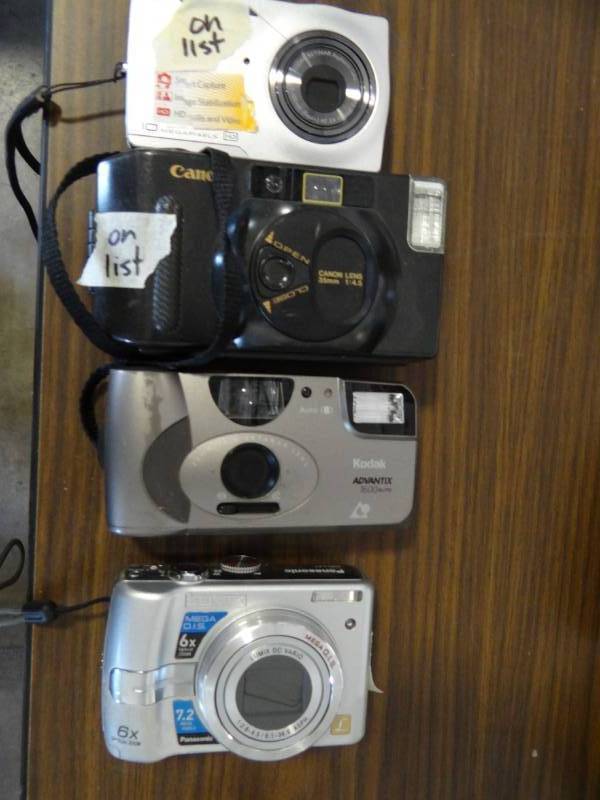 lot 1212 image: (4) Used Digital Cameras